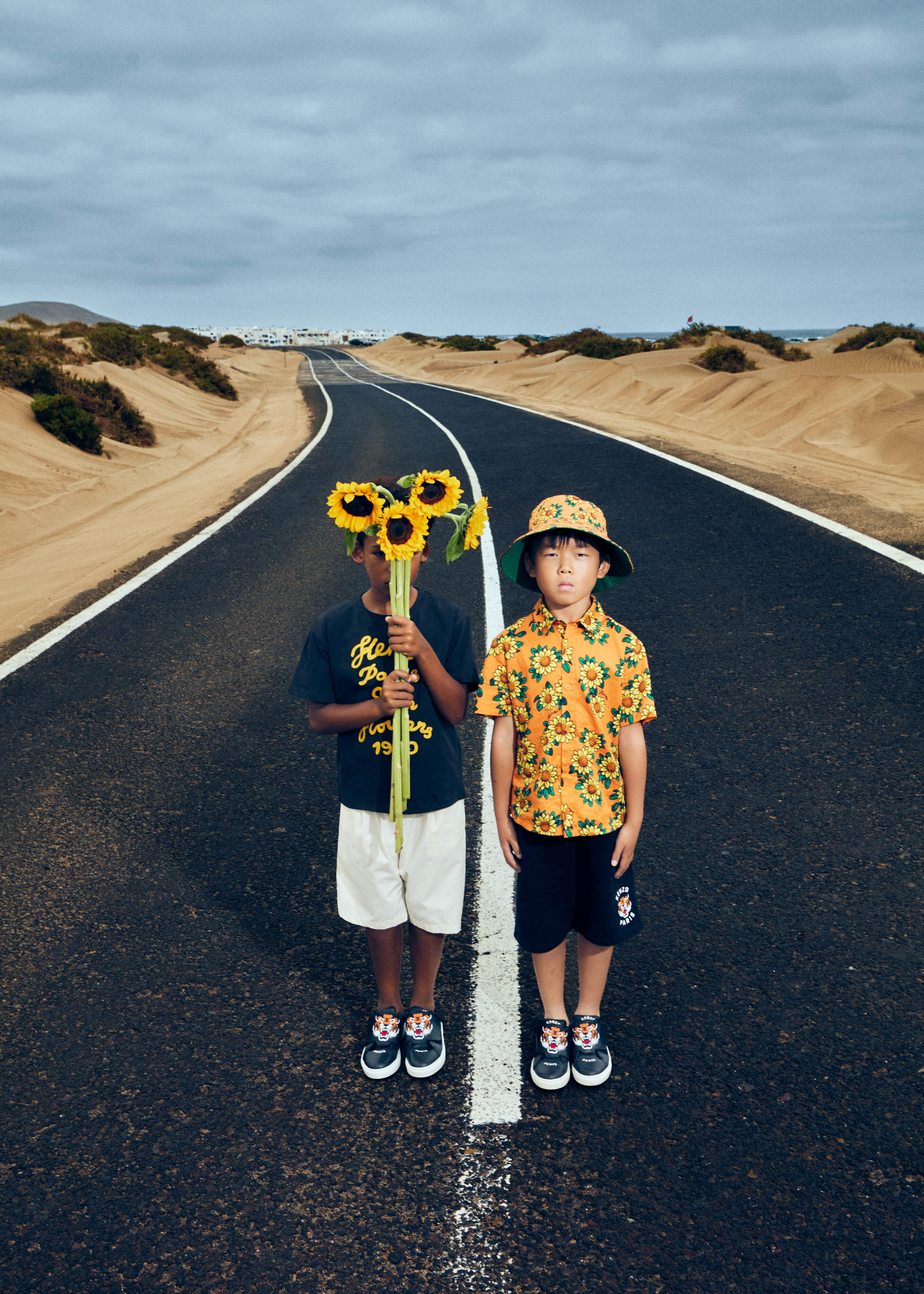 Kenzo Kinderlook für Mädchen und Jungen: geblümte Outfits mit Sonnenblumenmuster, farbenfrohe Premium- und Luxusmode bei Kidsaround