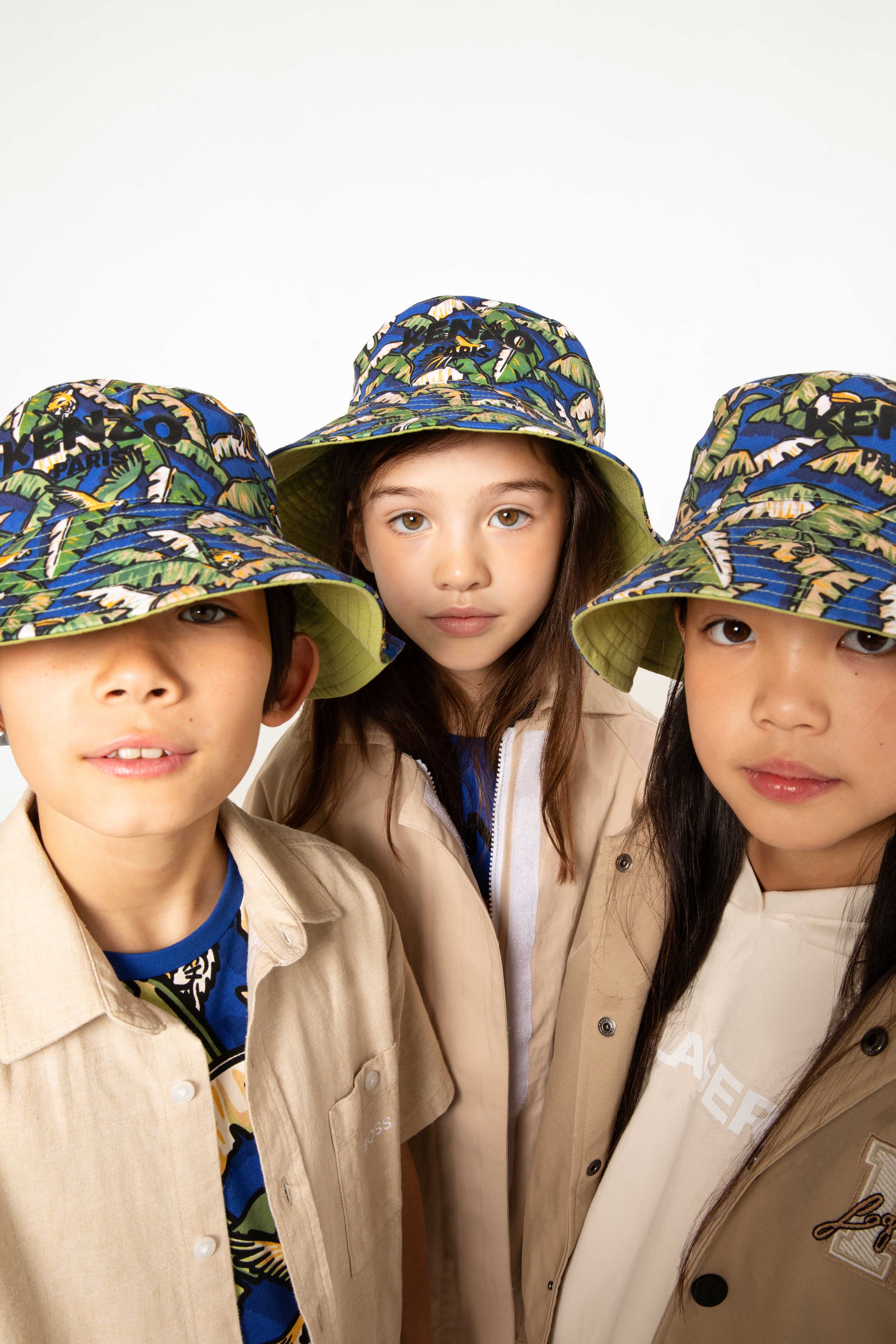 Dschungel-Chic-Inspiration – abgestimmte Safari-Outfits für Geschwister