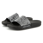 Pantoletten mit Muster MARC JACOBS 
                    BOY