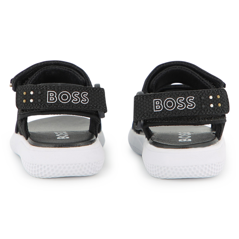 K&Uuml;NSTLICHE SANDALEN BOSS 
                        BOY