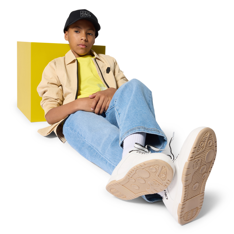 JEANS MIT 5 TASCHEN DKNY 
                        UNISEX