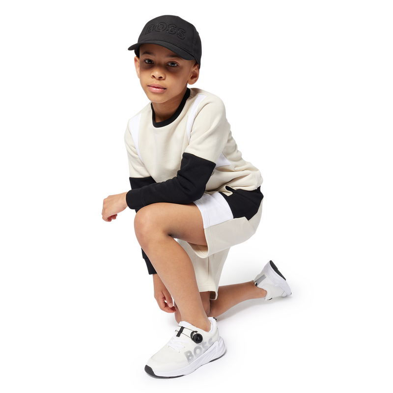 Dreifarbige Jogging-Bermudas BOSS 
                        BOY