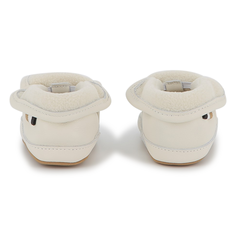 Weiche Lammfell-Hausschuhe BOSS 
                        UNISEX