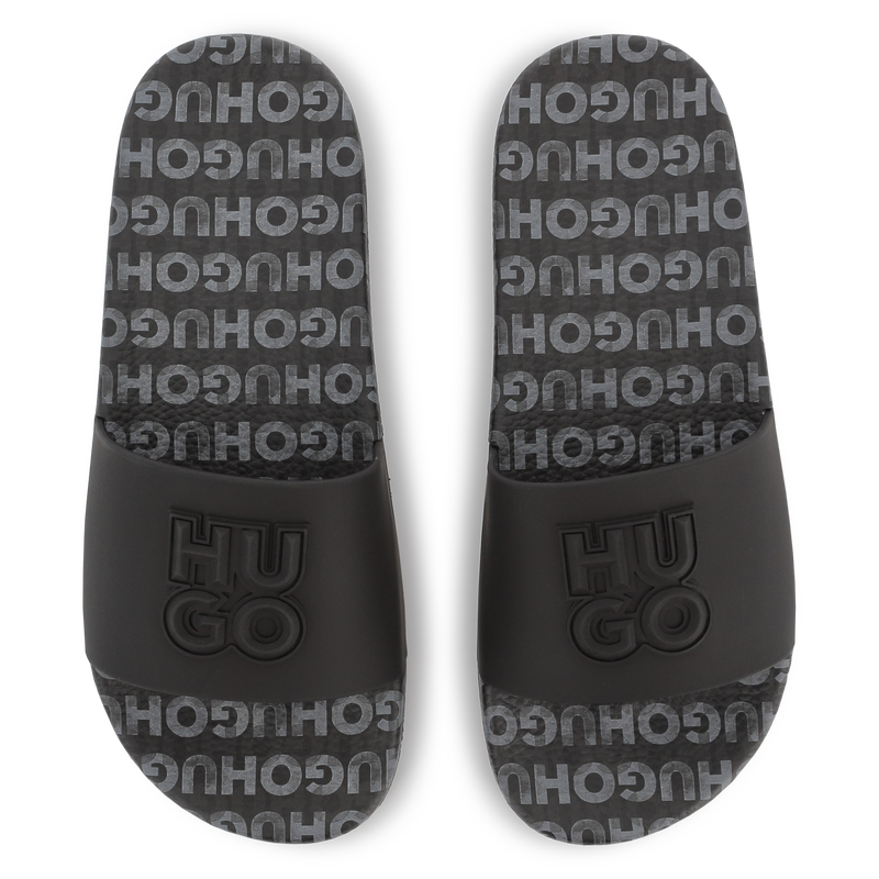 Leichte Pantoletten mit Badges HUGO 
                        BOY