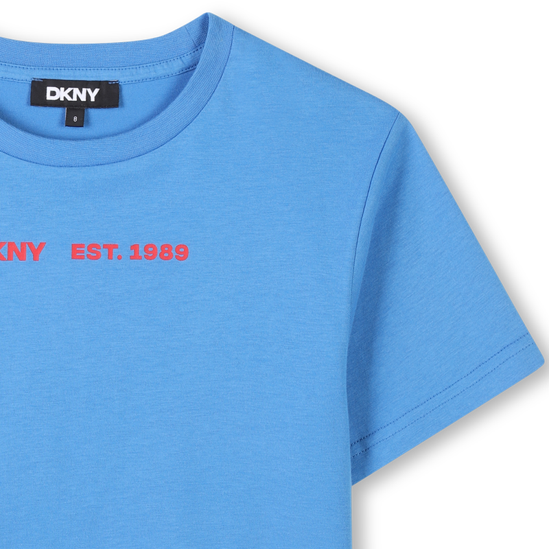 T-Shirt mit beidseitigem Druck DKNY 
                        BOY
