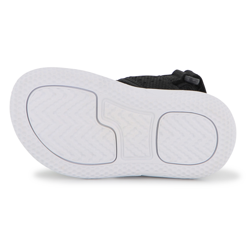 K&Uuml;NSTLICHE SANDALEN BOSS 
                        BOY