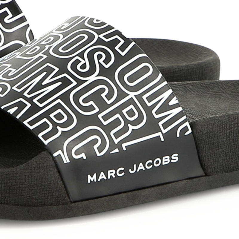 Pantoletten mit Muster MARC JACOBS 
                        BOY