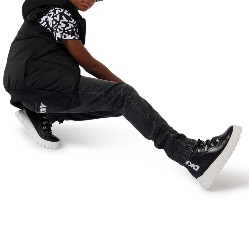 &Auml;rmellose Kapuzen-Daunenjacke DKNY 
                        UNISEX