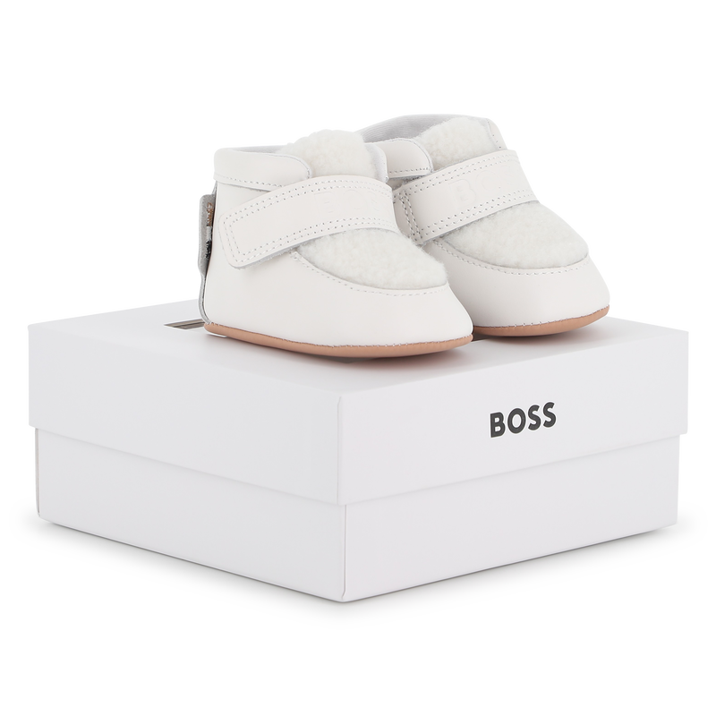 Hausschuhe BOSS 
                        BOY