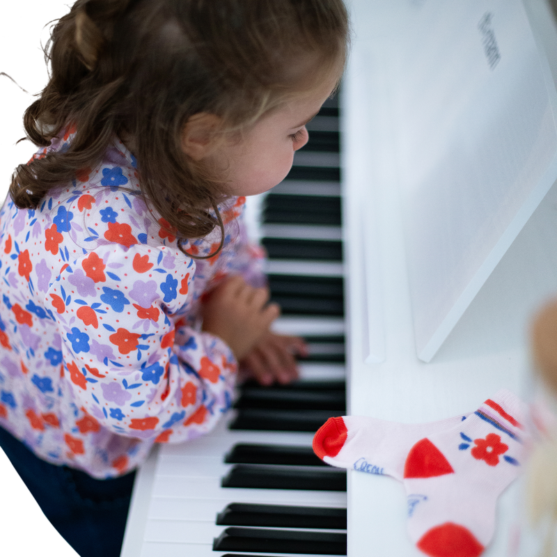 Hohe Söckchen mit Motiv CARREMENT BEAU 
                        GIRL