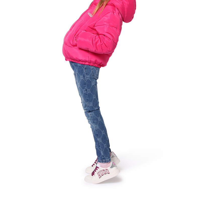 Enge Jeans mit Druck HUGO 
                        GIRL