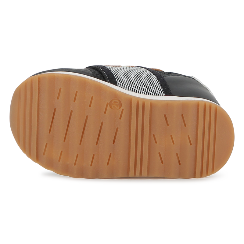 Sneaker mit Markengummi BOSS 
                        BOY