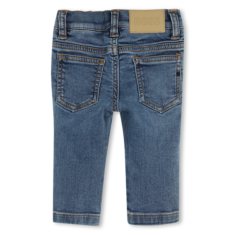 JEANS MIT NIETEN AUF DER R&Uuml;CKSEITE BOSS 
                        BOY