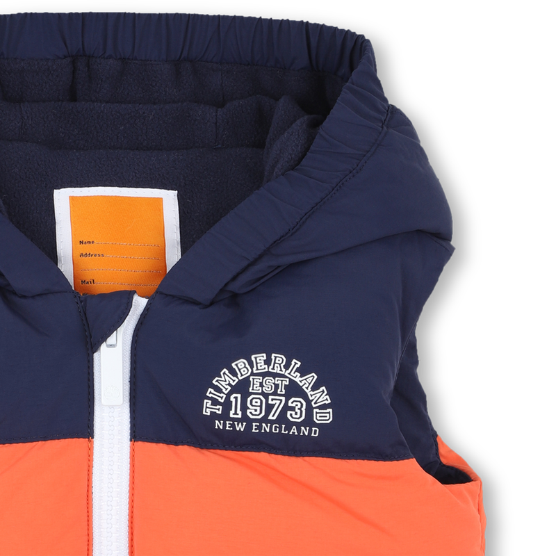 &Auml;rmellose Daunenjacke mit Kapuze TIMBERLAND 
                        BOY