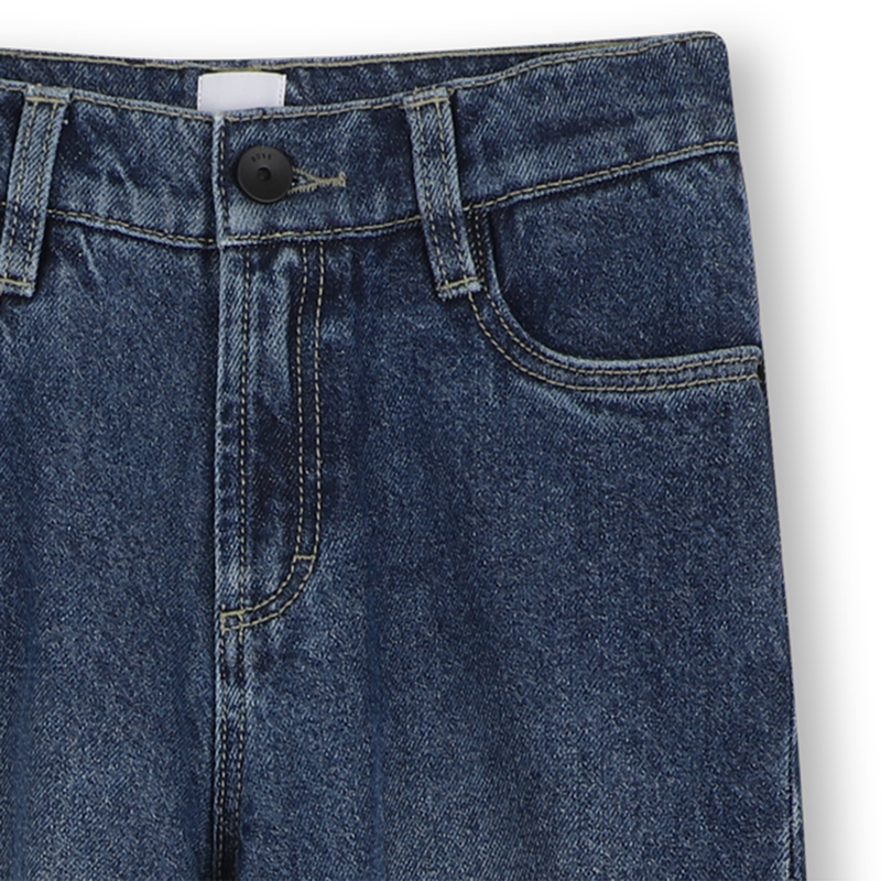 LOCKER GESCHNITTENE JEANS BOSS 
                        BOY