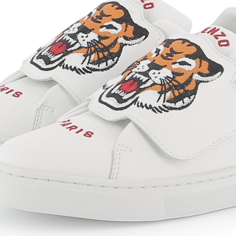 Sneaker mit Klettverschluss