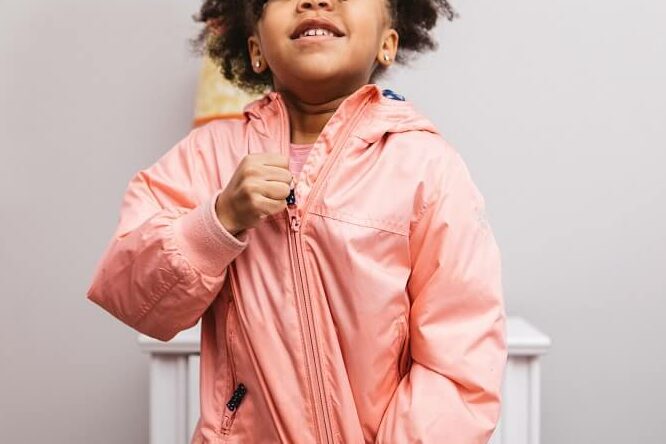 Wie kennzeichnet man Kinderkleidung?